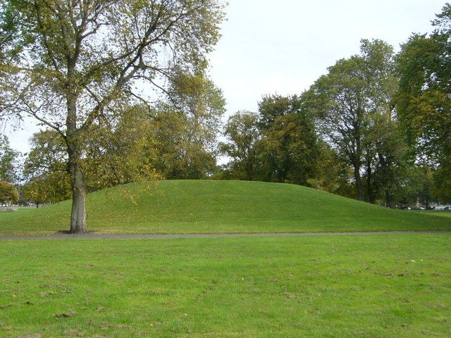 File:Mound on Leith Links.jpg