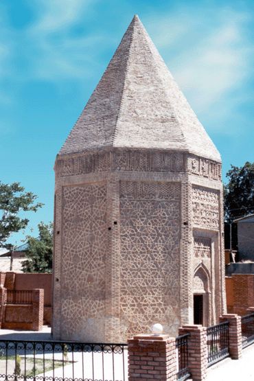 File:Nakhichevan Mausoleum.jpg