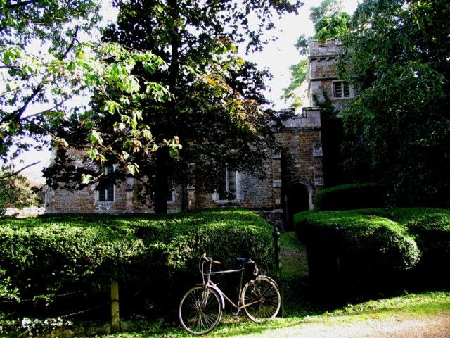 File:Rolleston Chapel - geograph.org.uk - 238789.jpg