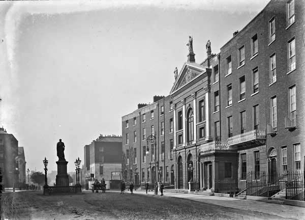 File:The Crescent showing Jesuits Church, Limerick (5691906208).jpg