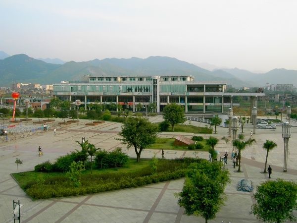 File:万盛子如广场 - panoramio - RIBA.jpg