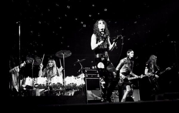 File:Alice Cooper Killer Tour 1972.jpg