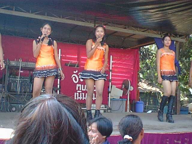 File:BanDongphayomDancers.jpg