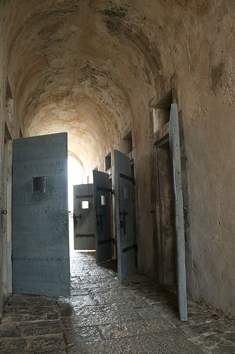 File:Barracks in Fort Teremba.jpg