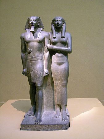 File:Menkaure and Chamerernebti II.jpg