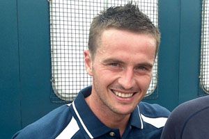 Matt Oakley scored on his FA Cup debut to help Southampton reach the sixth round.