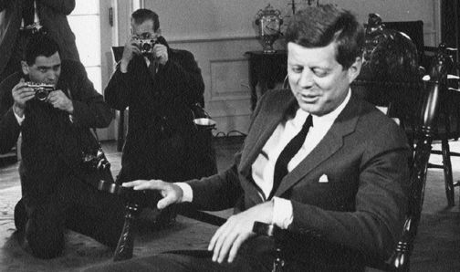 File:Stanley Tretick photographing JFK 1962.jpg