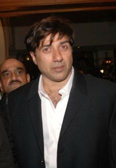 File:Sunny Deol at Dev's Anand's autobiography release.jpg