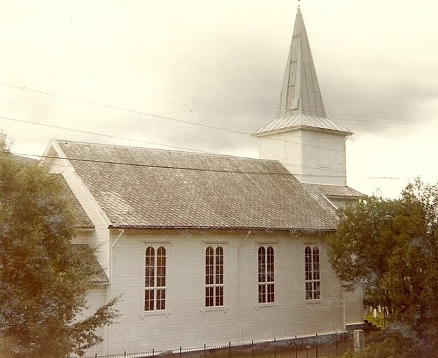 File:Totland kirke.jpg