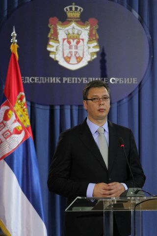 File:Vučić and Nikolić consulting, April 2014.jpg