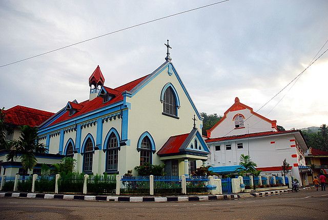 File:Catholic church at Sawahlunto.jpg