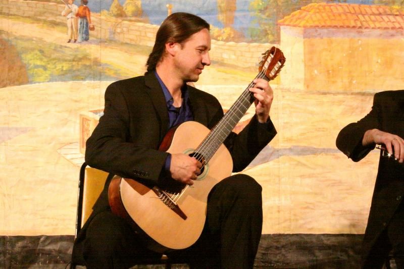 File:Classical Guitarist Brad Richter at Poncan Theatre.jpg