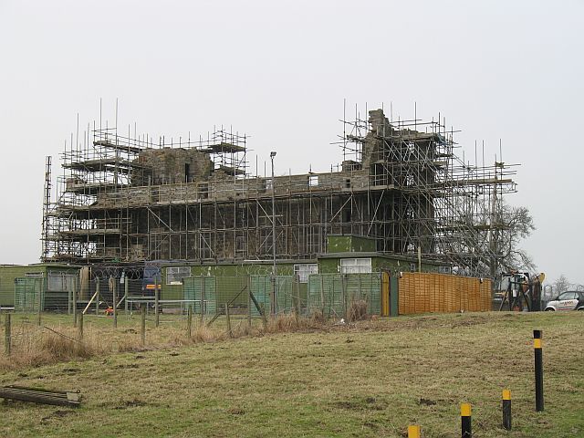 File:Duntarvie Castle - geograph.org.uk - 684072.jpg