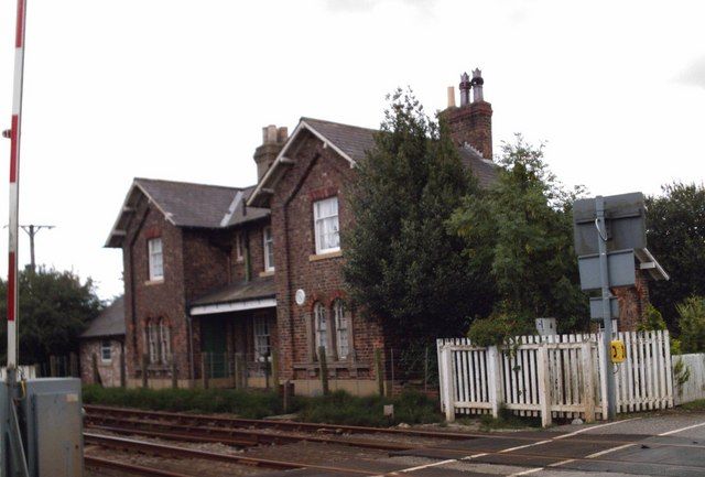 File:Heslerton station - geograph.org.uk - 223273.jpg