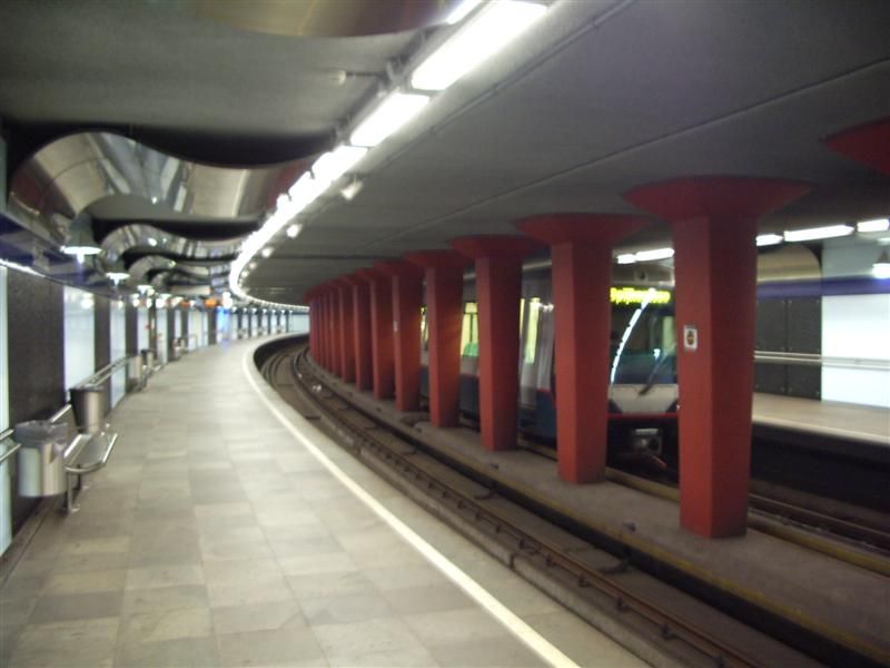 File:IMGP1822 metrostation Stadhuis (Medium).JPG