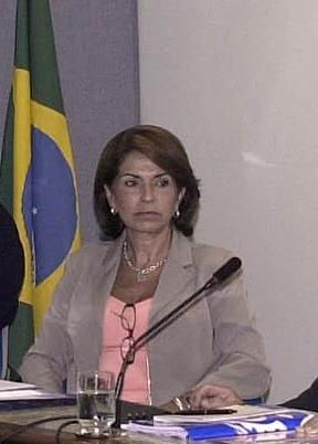 File:Maria Helena Guimarães 2004 crop.jpg