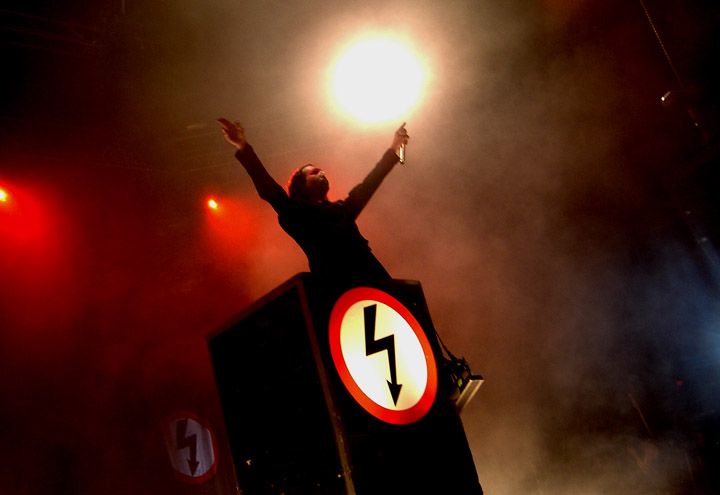 File:Marilyn Manson performing Antichrist Superstar, SomewhatDamaged2.jpg