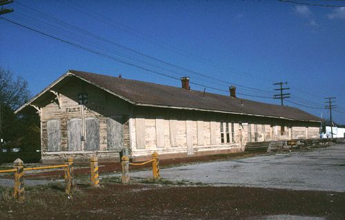 File:Pauls Valley station, April 14, 1991.jpg