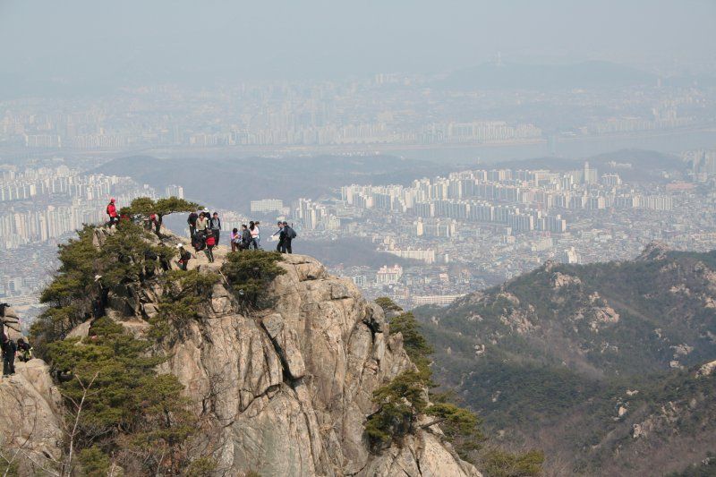 File:Seoul.Mountain-Gwanaksan-01.jpg