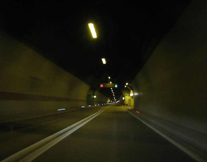 File:Tunel Mala Kapela iznutra.jpg