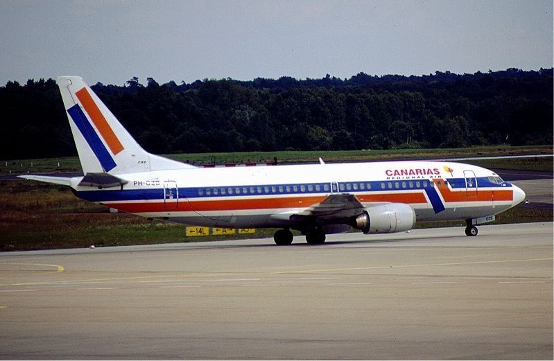 File:Canarias Regional Air Boeing 737-300 KvW.jpg