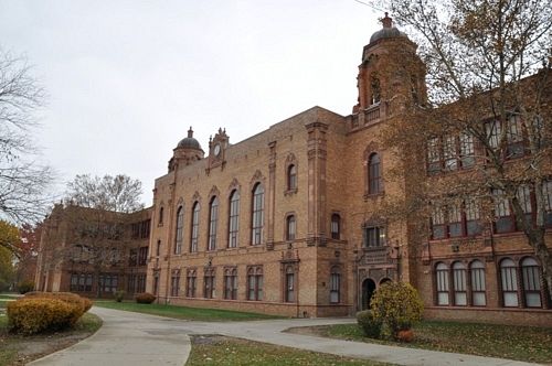 File:Cooley High School in 2008.JPG