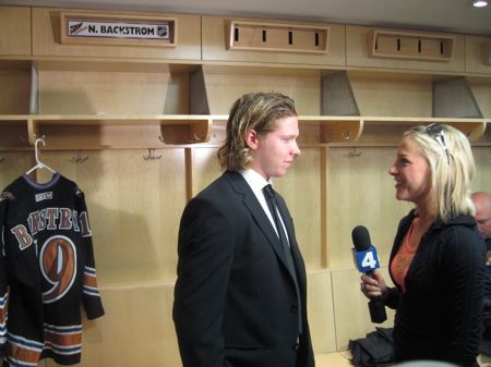 File:Czarniak interviews backstrom-courtesy OnFrozenBlog.jpg