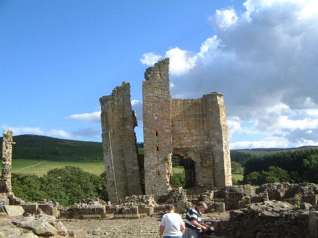 File:EdlinghamCastle(RobinPhillips)Aug2004).jpg