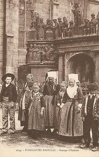 File:Groupe d'enfants à Plougastel en 1859 (photo).jpg