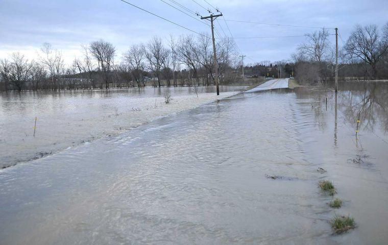 File:Lick Creek flooding Pottertown Road in 2012.jpg