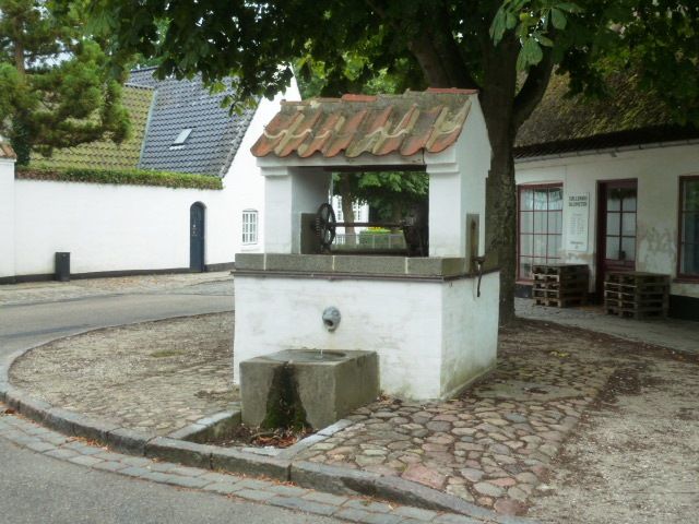 File:Søllerød - The well 1.JPG