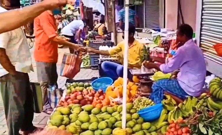 File:Thakurpukur Market, Kolkata.jpg