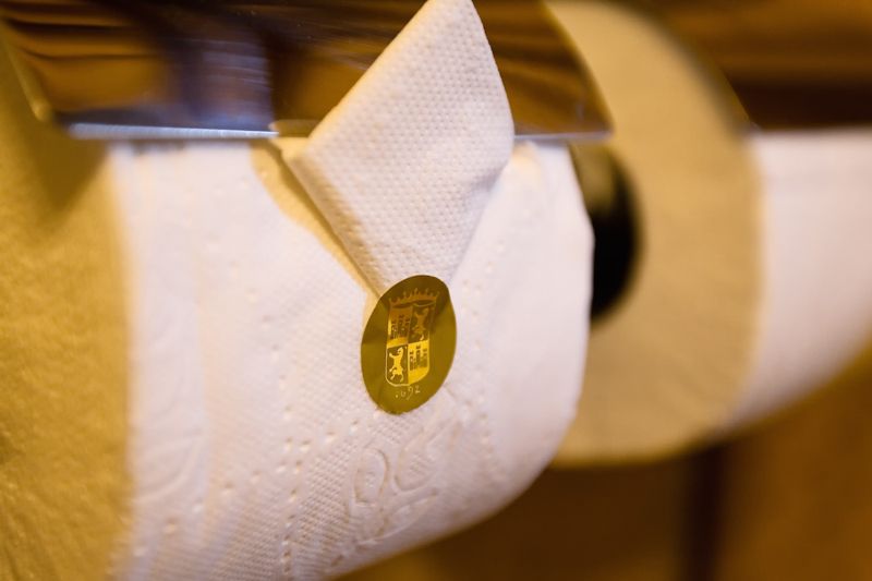 File:Toilet paper in Hotel Monasterio.jpg