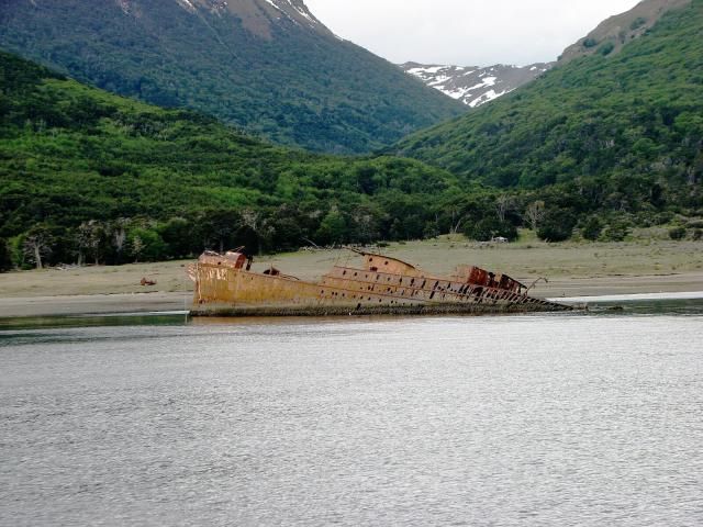 File:071019 26 Beagle channel wreck Sarmiento.JPG