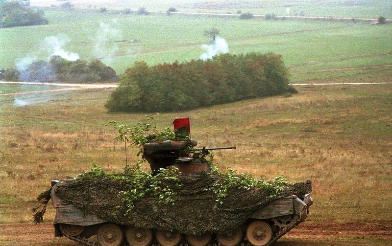 File:Bundesarchiv B 145 Bild-F073486-0027, Manöver, Schützenpanzer Marder.jpg