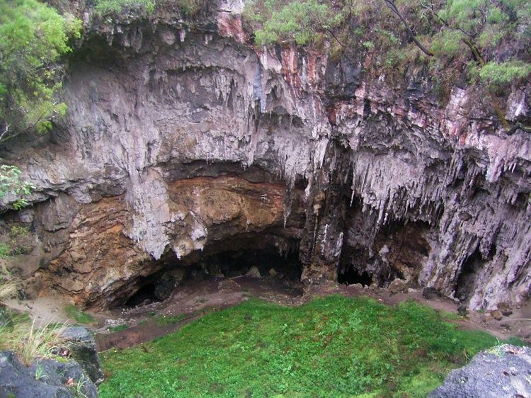 File:Cave in Willyabrub.jpg