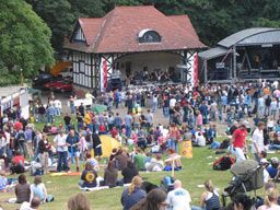 File:Clarence Music Festival 2005.jpg