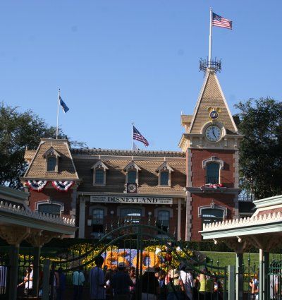 File:Disneyland front gate.jpg