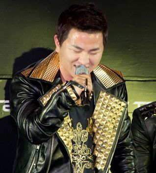 File:Huh Gak from acrofan.jpg