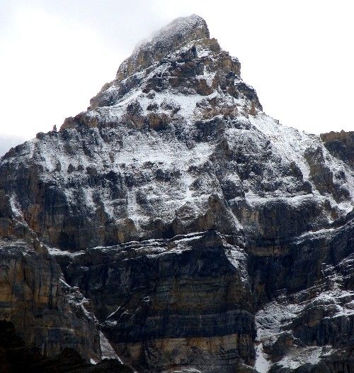 File:Mount Allen at Valley of Ten Peaks.jpg