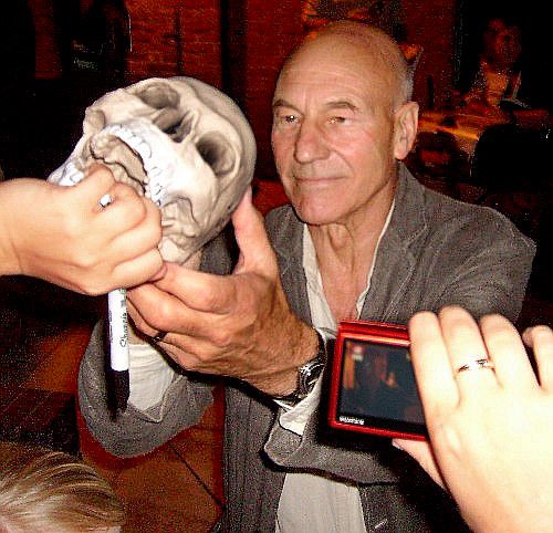 File:Patrick Stewart signing autographs.jpg