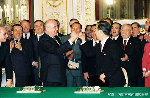 File:Toshiki Kaifu and Mikhail Gorbachev 199104.jpg