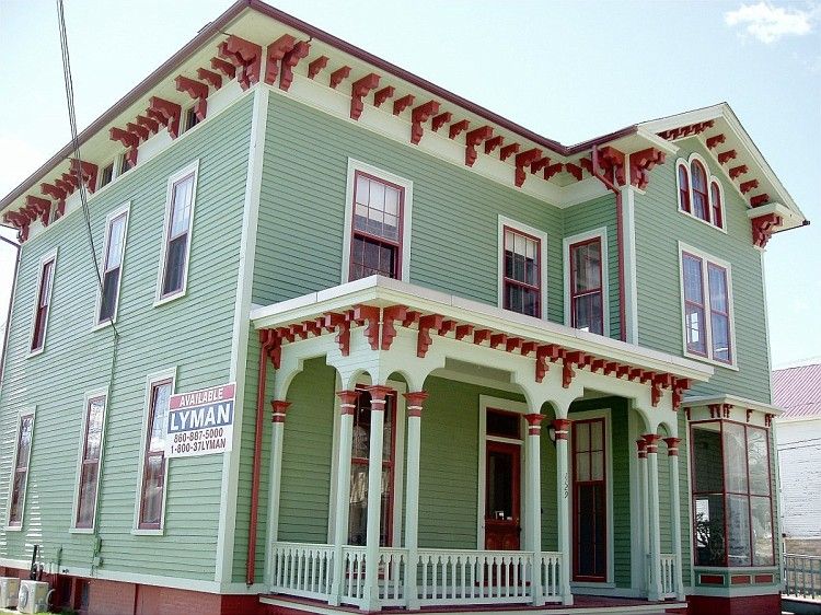 File:Capron-Phillips House, Coventry CT.jpg