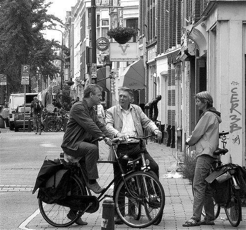 File:Dutch people speaking on the street.jpg