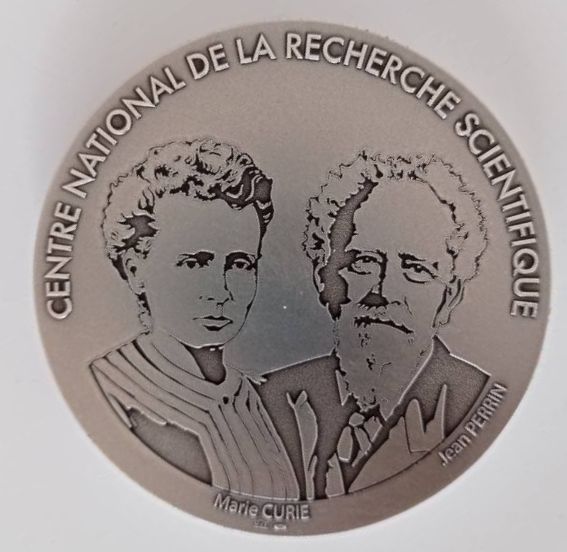 File:Medaille argent du CNRS en 2023.jpg