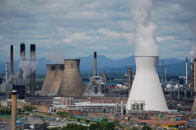 File:Petrochemical plant - geograph.org.uk - 479373.jpg