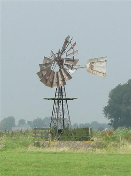 File:Windmotor Jorwerd 05.JPG