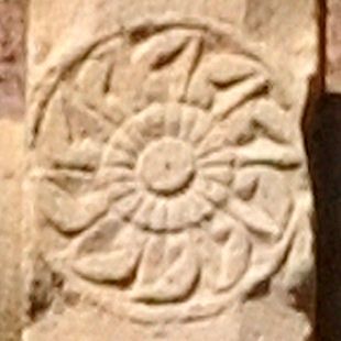 File:Balustrade floral motif Sanchi Stupa No1.jpg