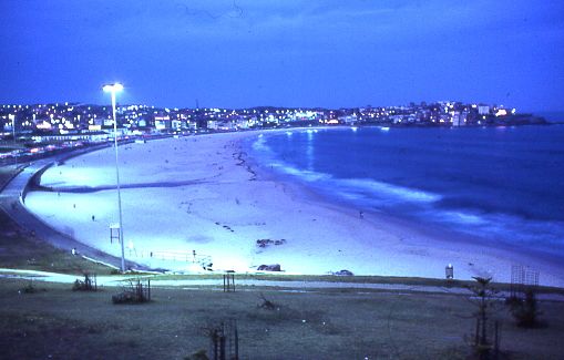 File:Bondi Beach at dusk.jpg