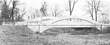 File:Camelback bridge over Raisin River near Tecumseh.JPG